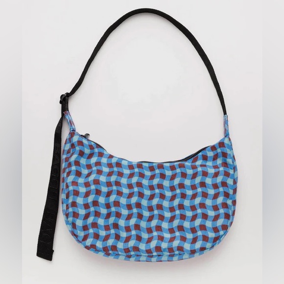 BAGGU Handbags - NWT BAGGU Medium Crescent in Wavy Gingham